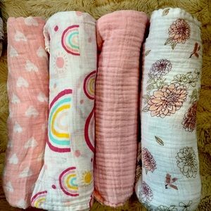 4 baby swaddles in new condition. Only used several times.